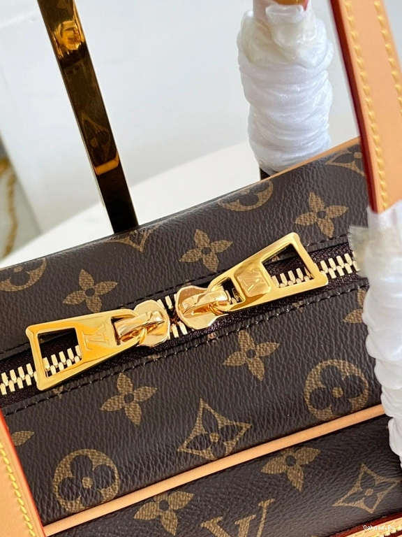 VUITTON CITE LOUIS 0220